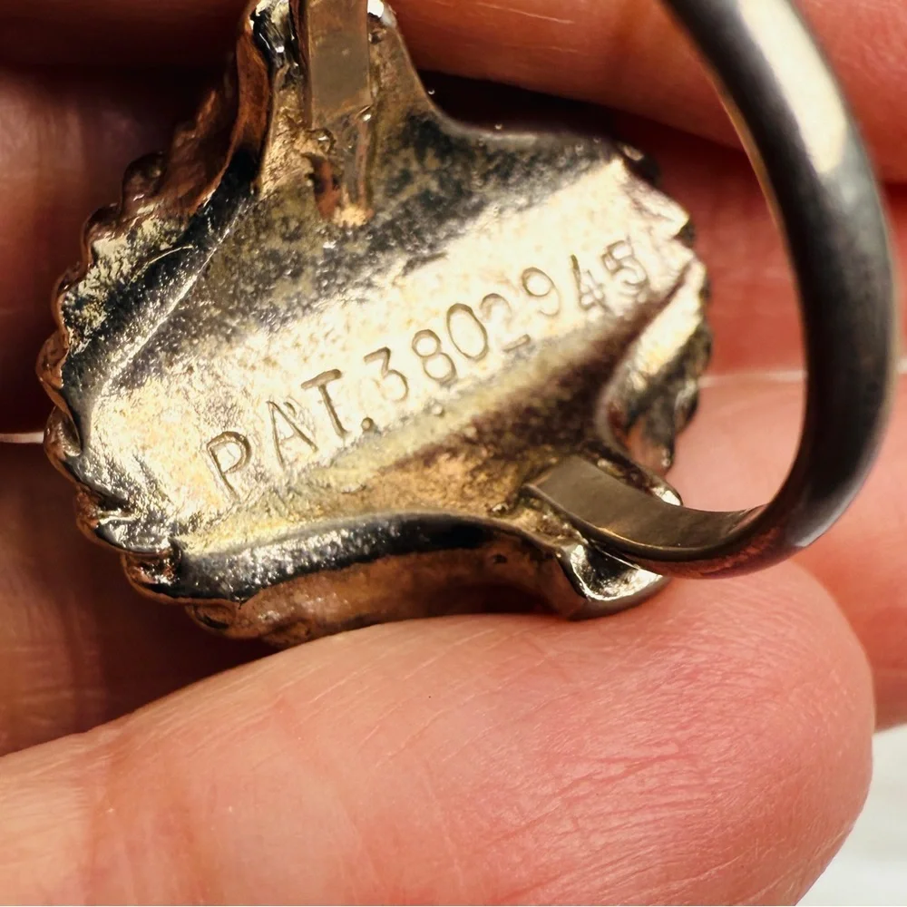 Vintage size 7.75 Silvertone Cabachon ring